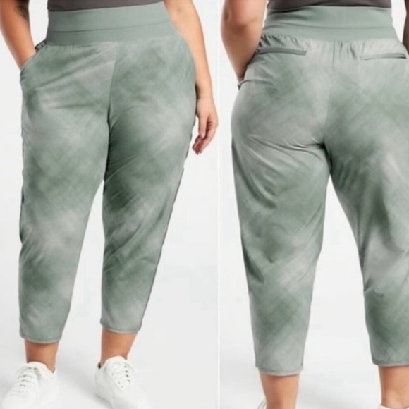 Athleta Pants - ATHLETA Nolita Slim Tapered Sage Green Printed Crop Pant--NWT--18